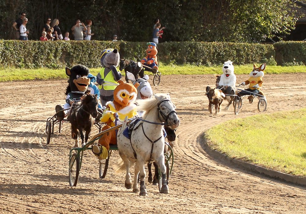For Children Living beim Niederrhein-Renntag
