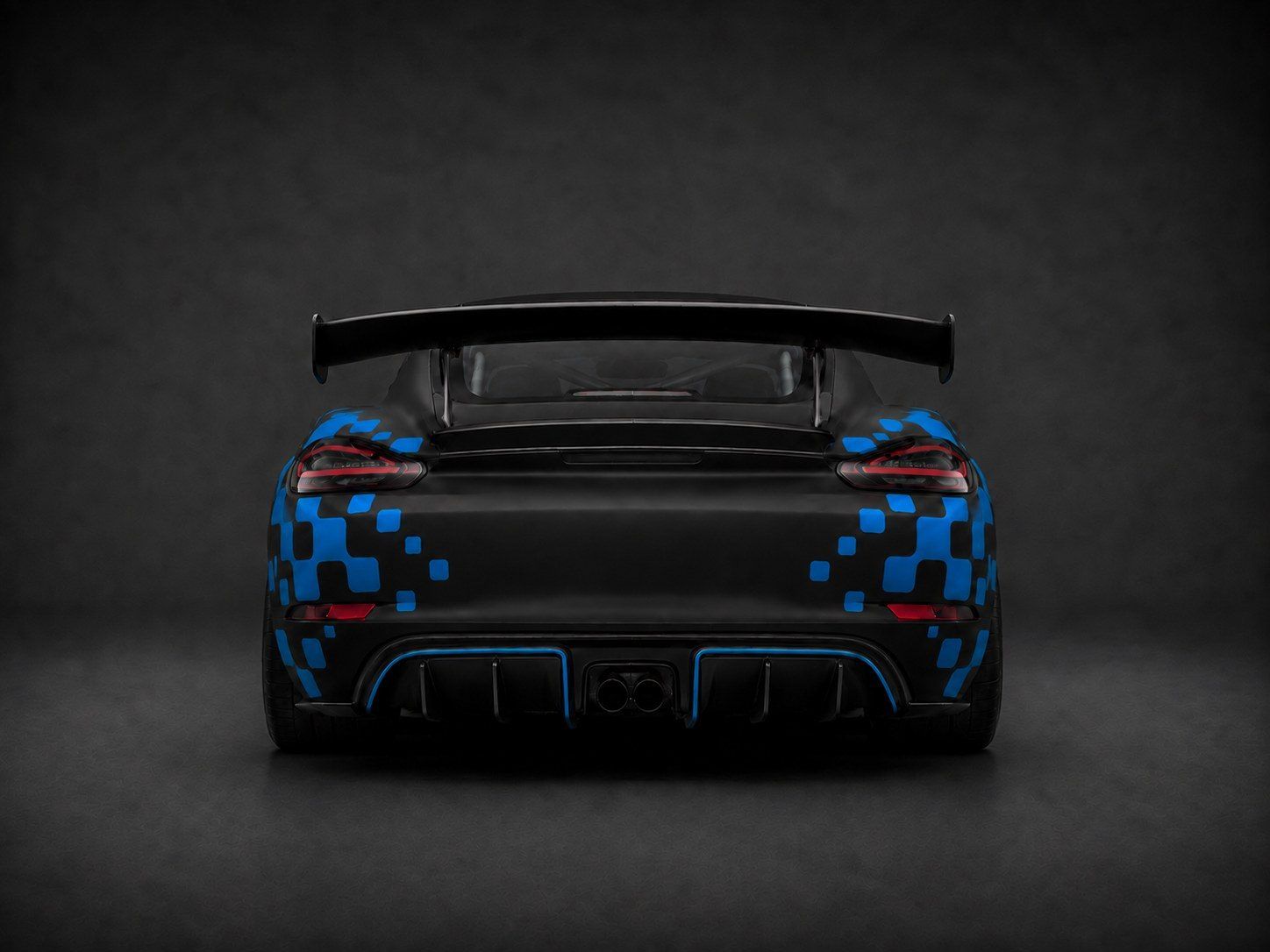 Heck des Porsche 718 Cayman GT4 im Team-IT-Design